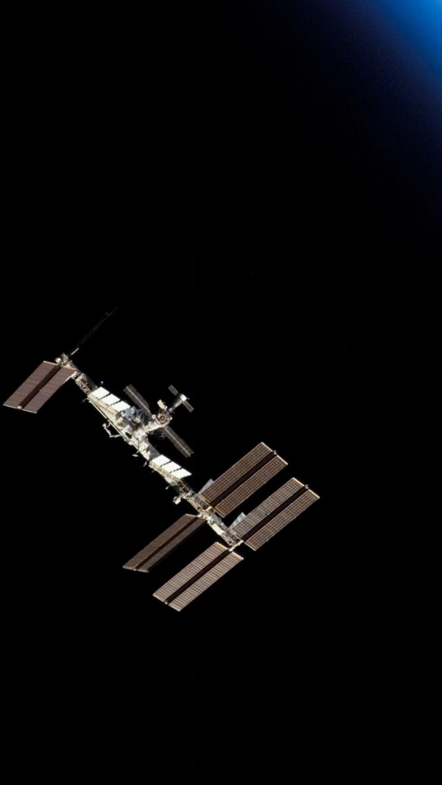 Screenshot №1 pro téma The ISS In Space 640x1136