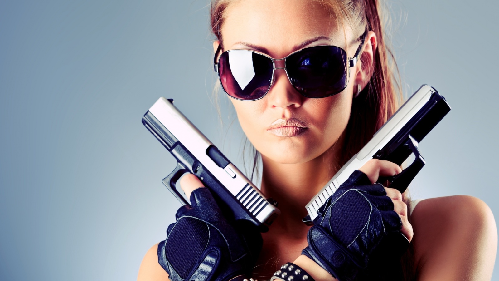 Screenshot №1 pro téma Girl with Pistols 1600x900