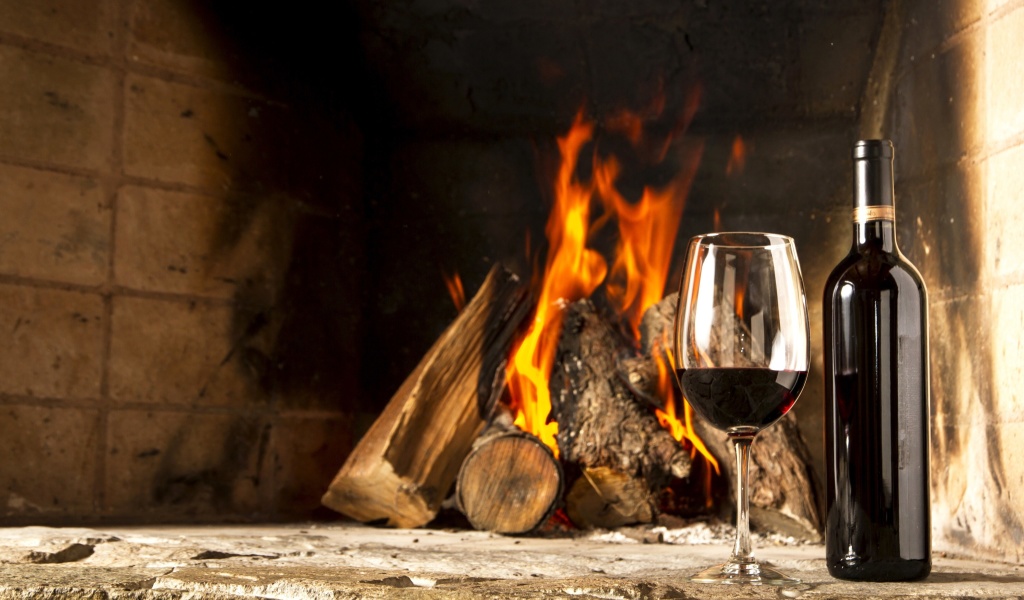 Fondo de pantalla Wine and fireplace 1024x600