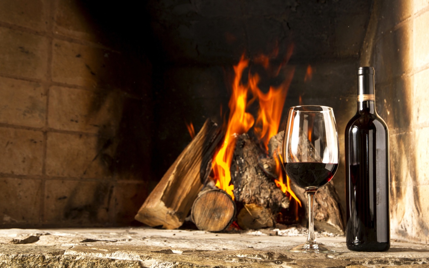 Das Wine and fireplace Wallpaper 1440x900