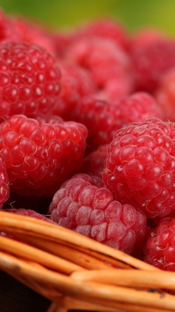 Обои Sweet Raspberries 360x640