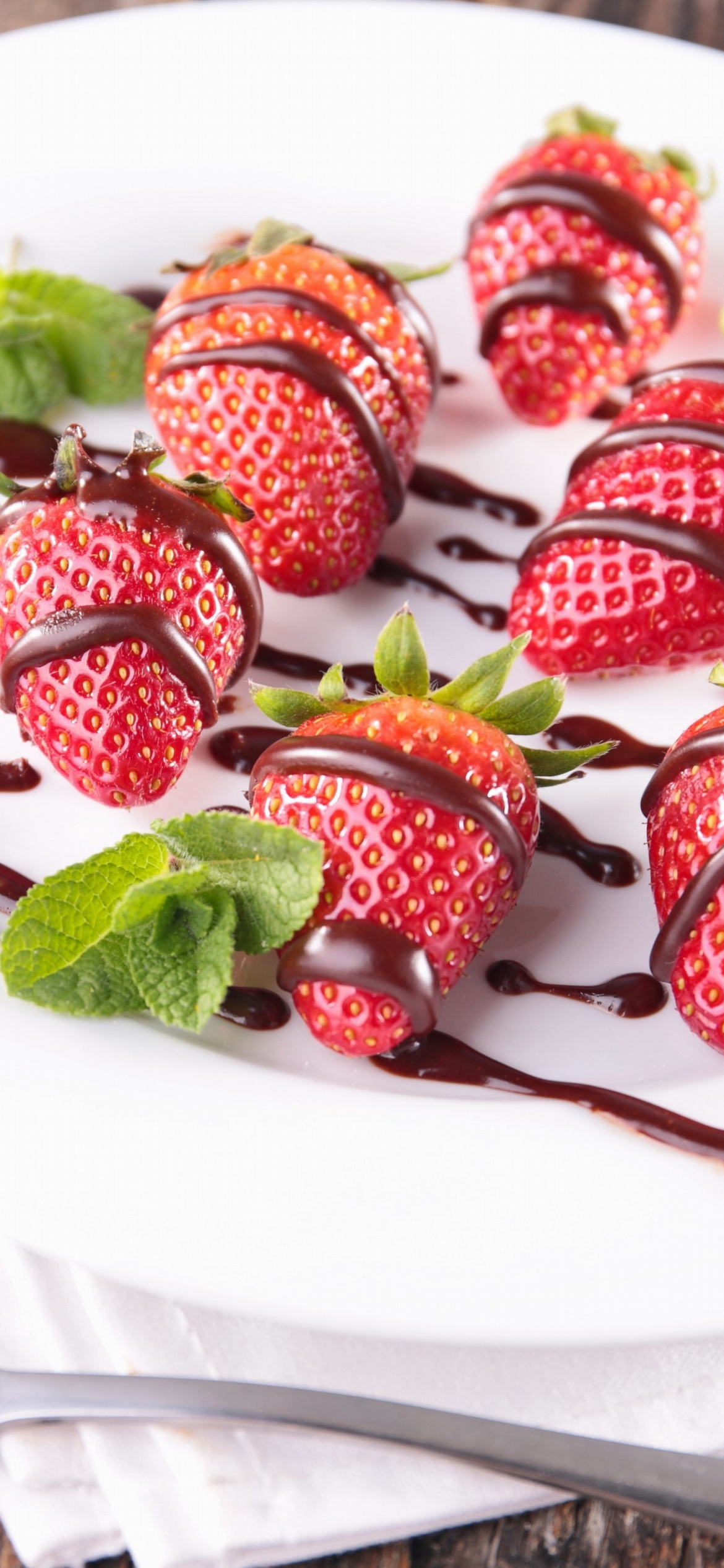 Strawberry dessert wallpaper 1170x2532