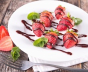 Strawberry dessert wallpaper 176x144