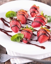 Strawberry dessert wallpaper 176x220