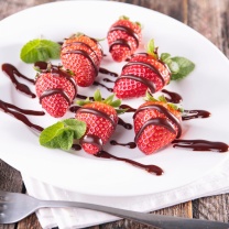 Strawberry dessert wallpaper 208x208