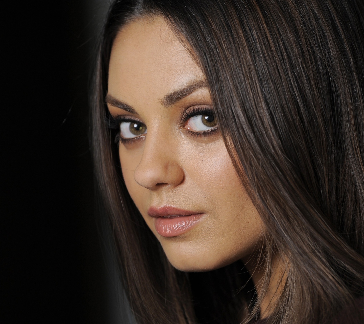 Mila Kunis wallpaper 1440x1280