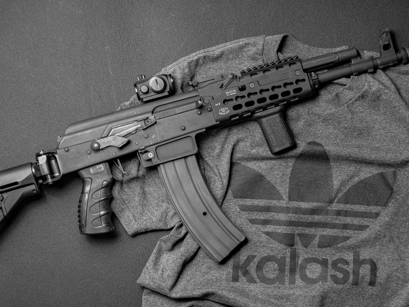 Screenshot №1 pro téma Ak 47 Kalashnikov 1400x1050