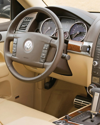 Volkswagen Touareg v10 TDI Interior - Obrázkek zdarma pro Nokia Asha 310