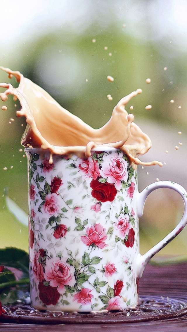 Coffee With Milk In Flower Mug wallpaper 640x1136