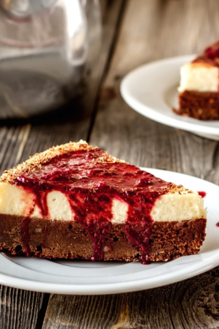 Das Cherry Cake Wallpaper 320x480