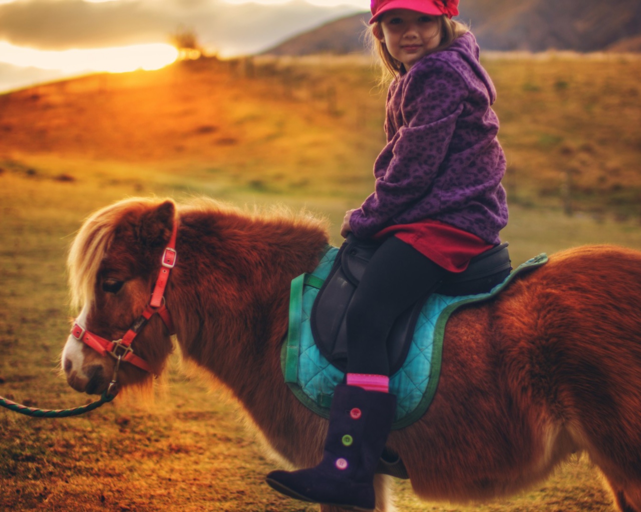 Обои Little Girl On Pony 1280x1024