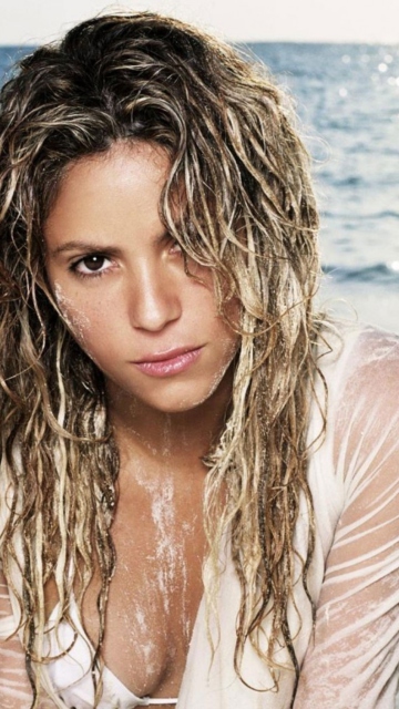 Shakira On Beach wallpaper 360x640