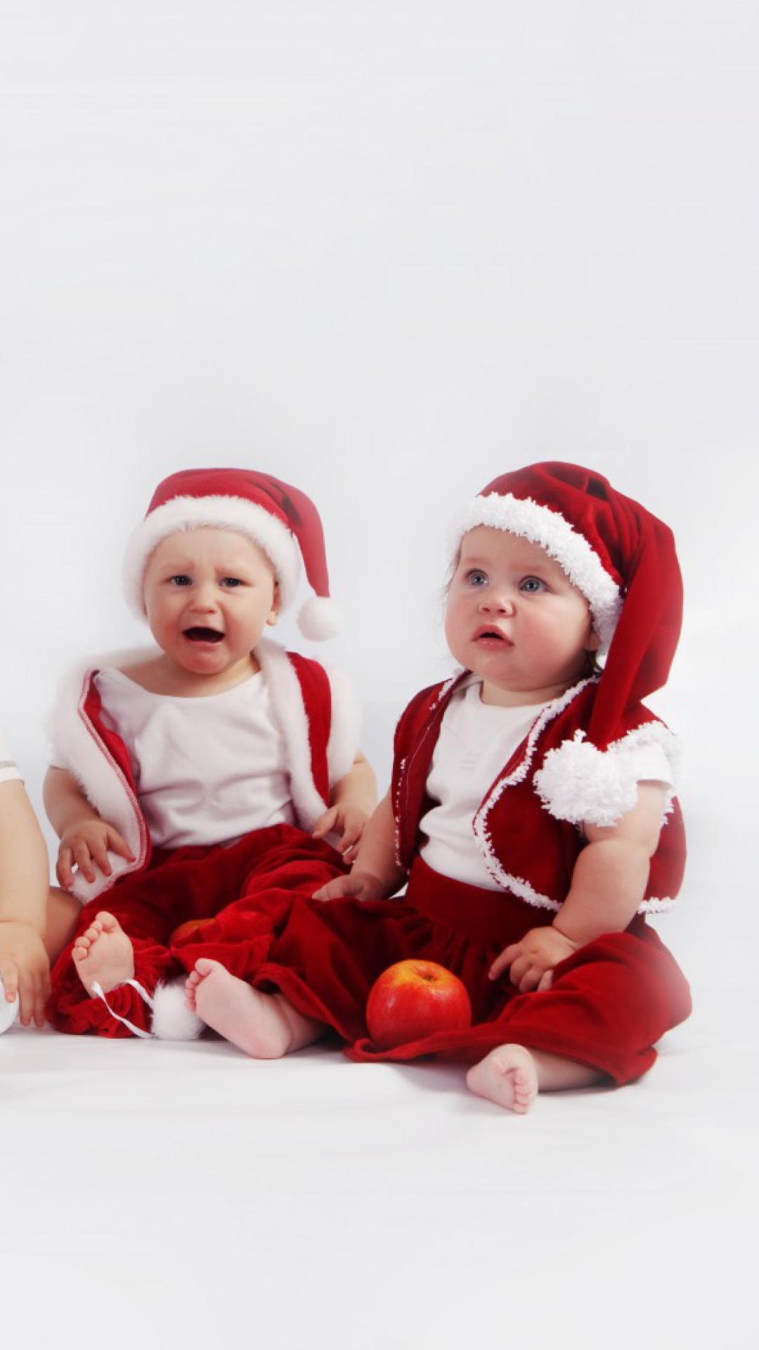 Обои Christmas Babies 1080x1920