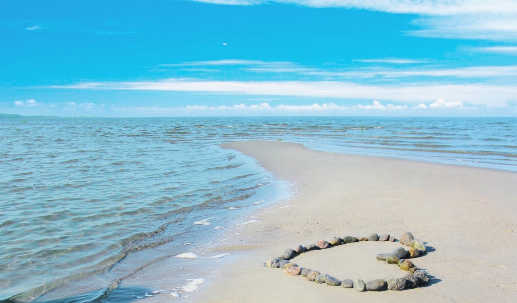 Heart Of Pebbles On Beach screenshot #1 1024x600