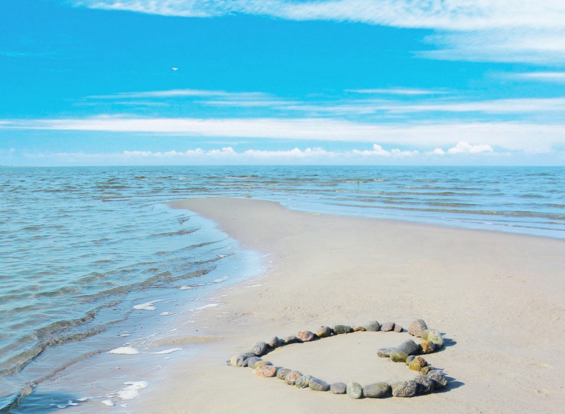 Heart Of Pebbles On Beach screenshot #1 1920x1408