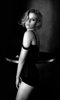 Fondo de pantalla Hot Scarlett Johansson Monochrome 240x400