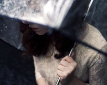 Das Under Umbrella Wallpaper 220x176