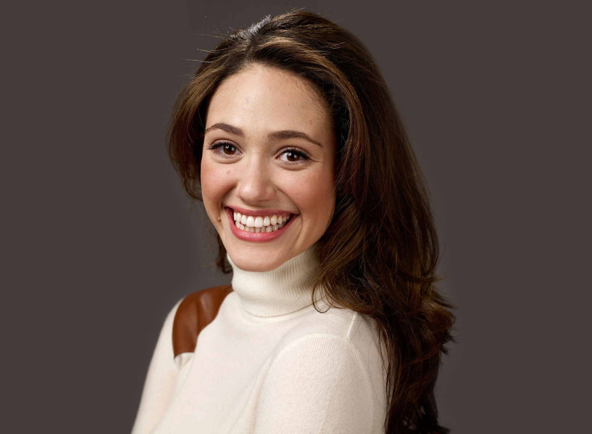 Emmy Rossum Smiling screenshot #1 1920x1408