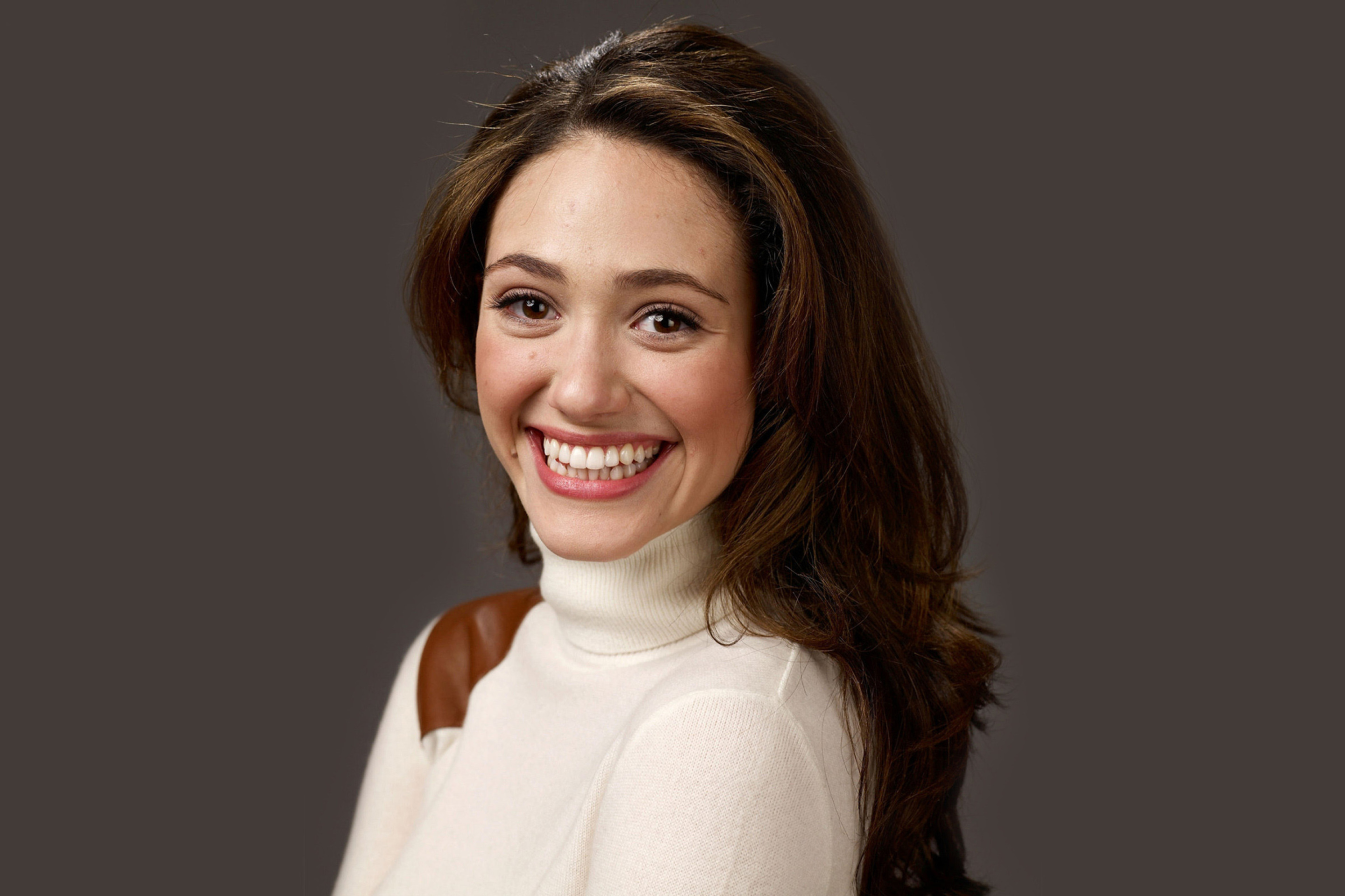 Das Emmy Rossum Smiling Wallpaper 2880x1920