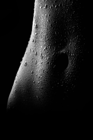 Wet Body Black White wallpaper 320x480