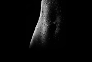 Wet Body Black White - Obrázkek zdarma pro Samsung Galaxy S4