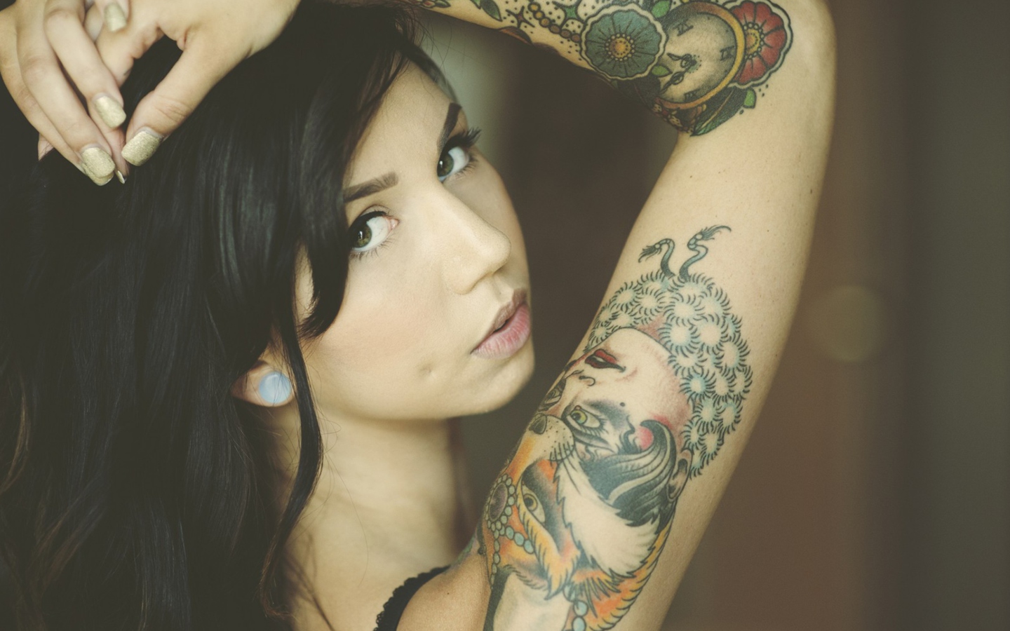 Screenshot №1 pro téma Tattooed Girl 1440x900