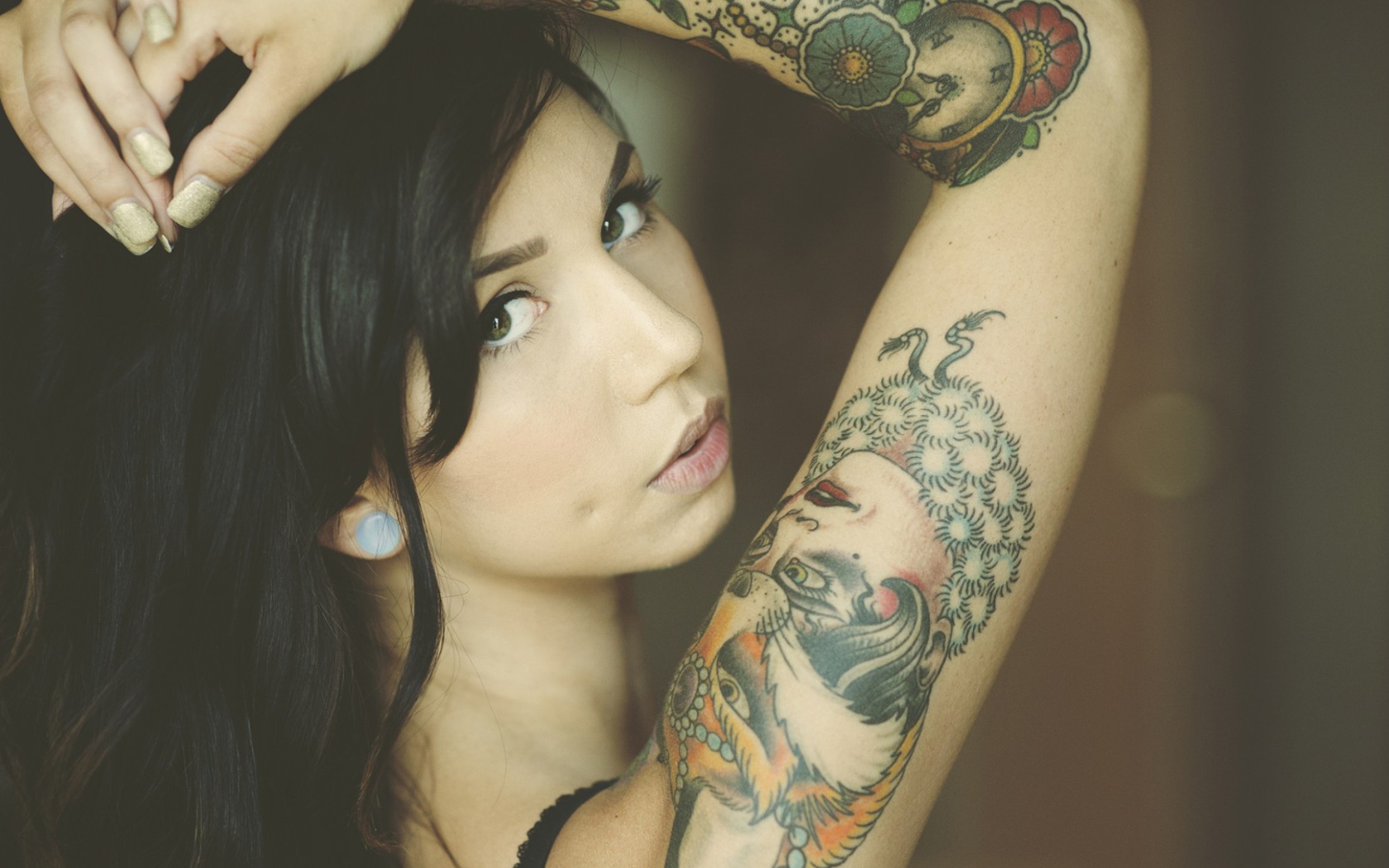 Screenshot №1 pro téma Tattooed Girl 1680x1050