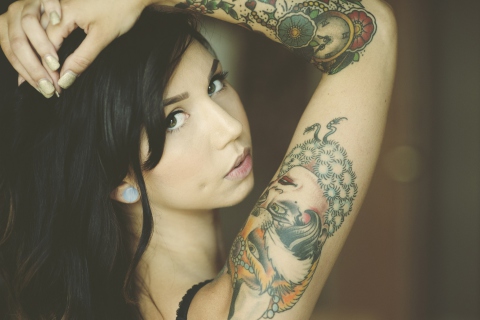 Tattooed Girl wallpaper 480x320
