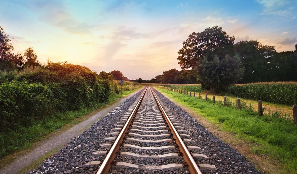Das Scenic Railroad Track Wallpaper 1024x600