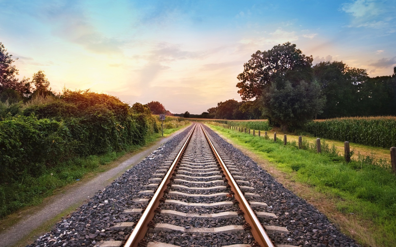 Scenic Railroad Track screenshot #1 1280x800