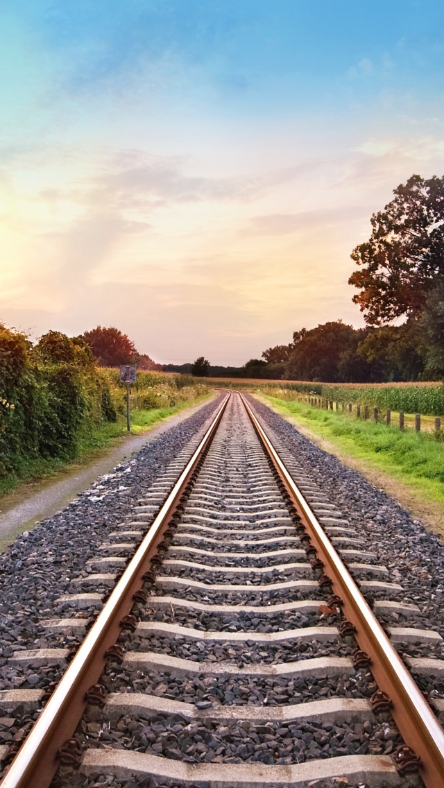 Das Scenic Railroad Track Wallpaper 640x1136