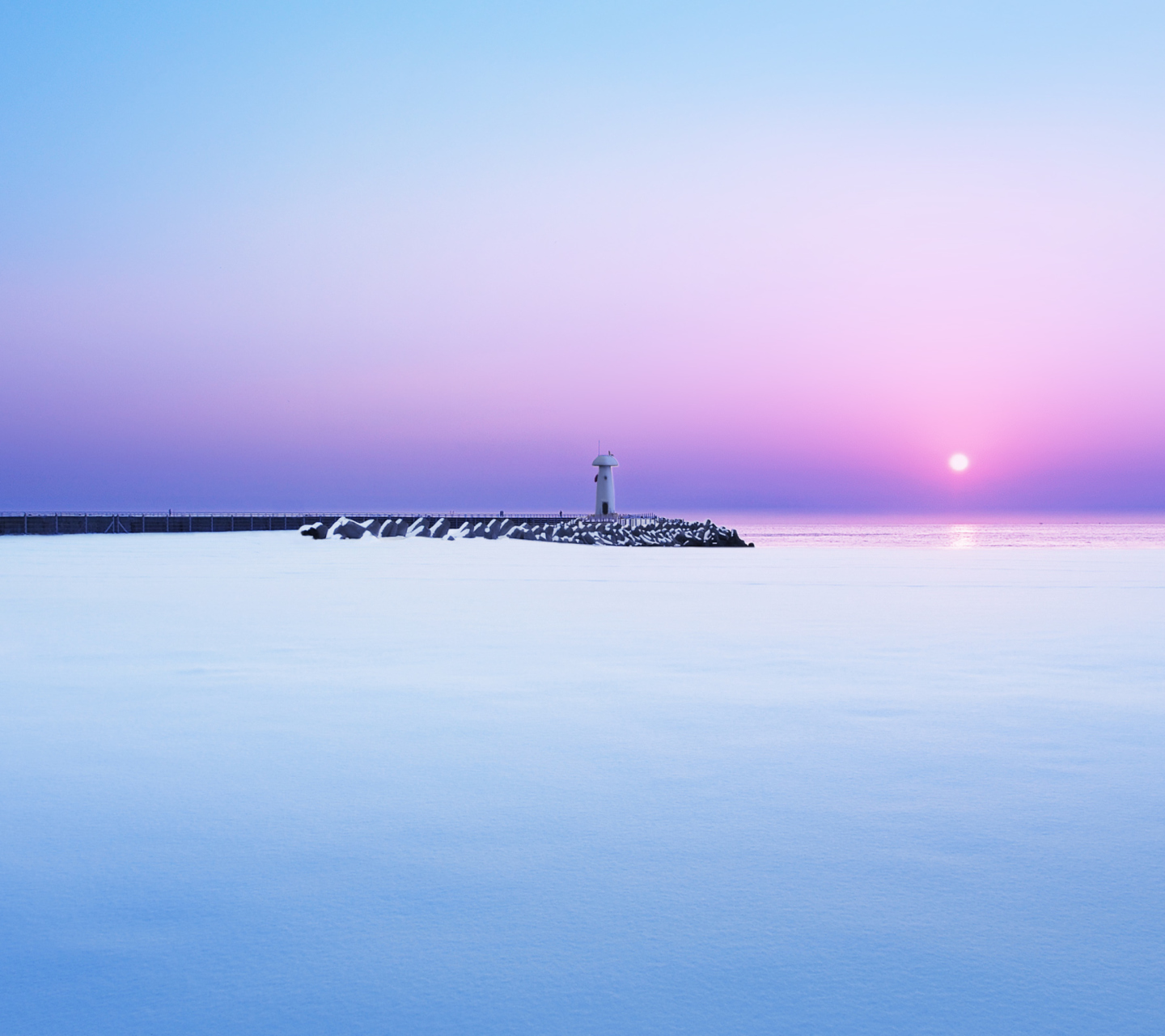 Fondo de pantalla Lighthouse On Sea Pier At Dawn 1440x1280