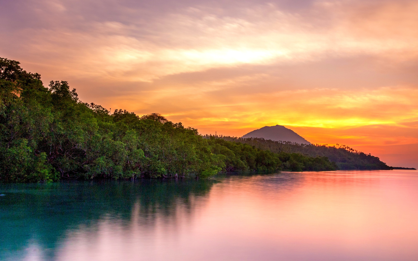 Manado North Sulawesi in Indonesia screenshot #1 1680x1050