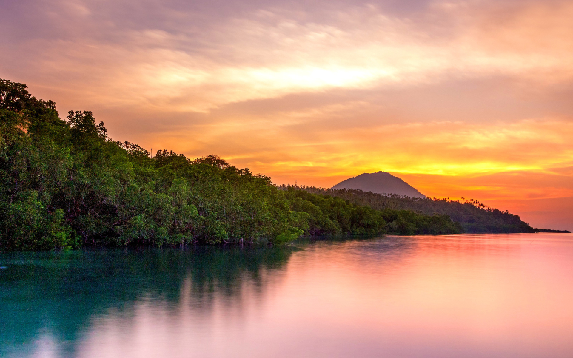 Manado North Sulawesi in Indonesia wallpaper 1920x1200