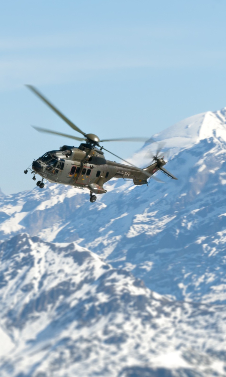 Screenshot №1 pro téma Helicopter Over Snowy Mountains 768x1280