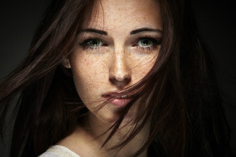 Brunette With Freckles screenshot #1 480x320