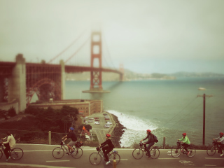 Fondo de pantalla Biking In San Francisco 320x240