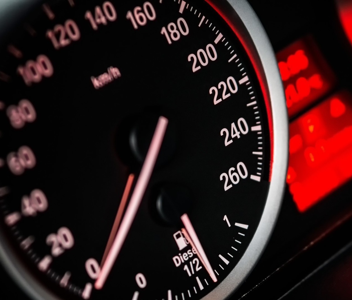 Sfondi BMW Diesel Speedometer 1200x1024