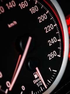 Fondo de pantalla BMW Diesel Speedometer 240x320