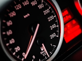 Das BMW Diesel Speedometer Wallpaper 320x240