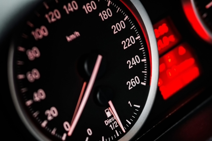Fondo de pantalla BMW Diesel Speedometer