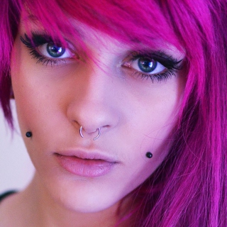 Pierced Girl With Pink Hair - Fondos de pantalla gratis para 208x208