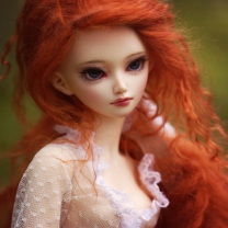 Screenshot №1 pro téma Gorgeous Redhead Doll With Sad Eyes 208x208