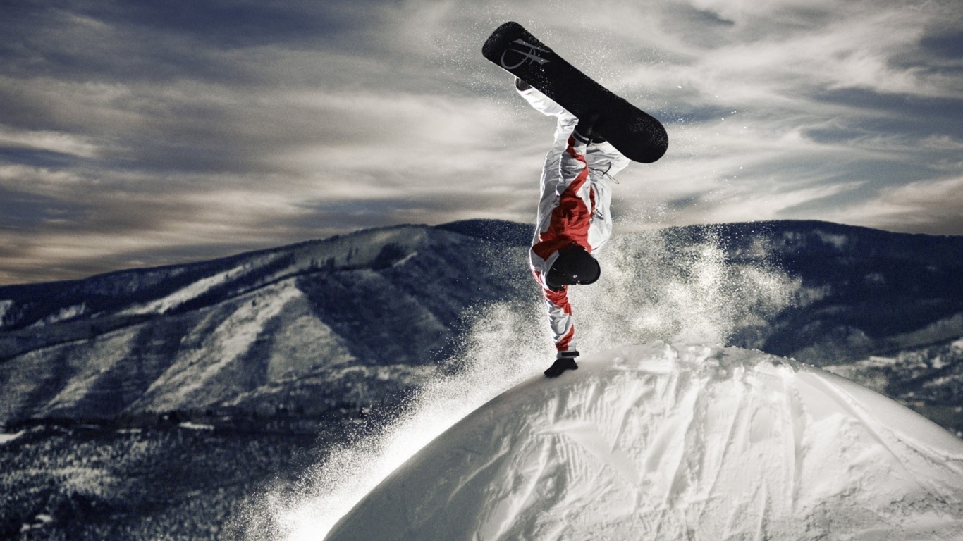 Snowboarding in Austria, Kitzbuhel wallpaper 1366x768