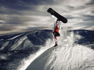 Snowboarding in Austria, Kitzbuhel wallpaper 320x240