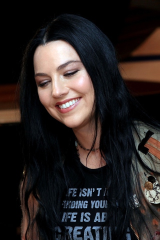 Screenshot №1 pro téma Amy Lee From Evanescence 320x480