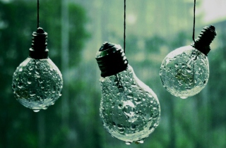 Light Bulbs And Water Drops - Obrázkek zdarma 
