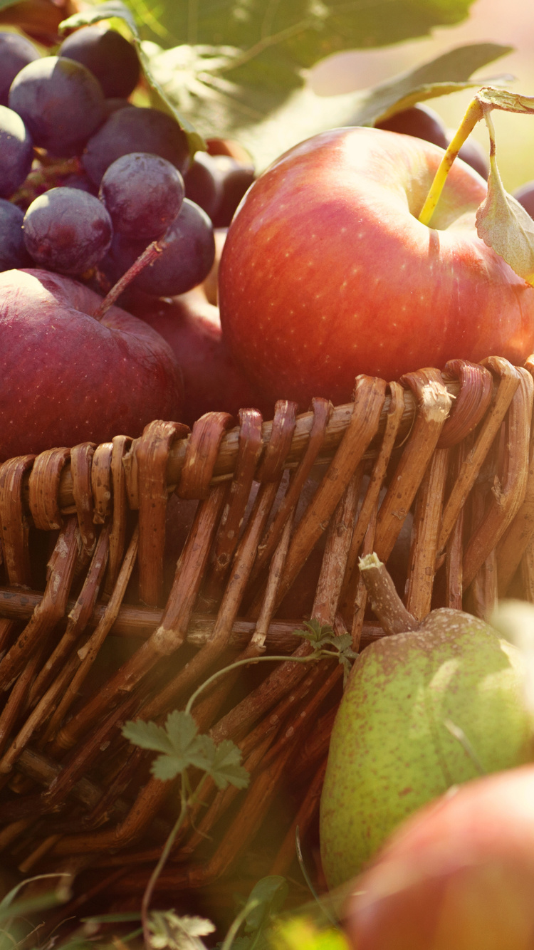 Das Apples and Grapes Wallpaper 750x1334