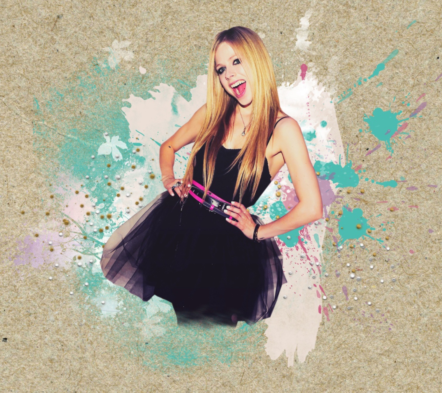 Fondo de pantalla Avril Lavigne In Black Dress 1440x1280