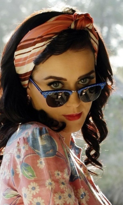 Katy Perry Wearing Ray Ban screenshot #1 240x400